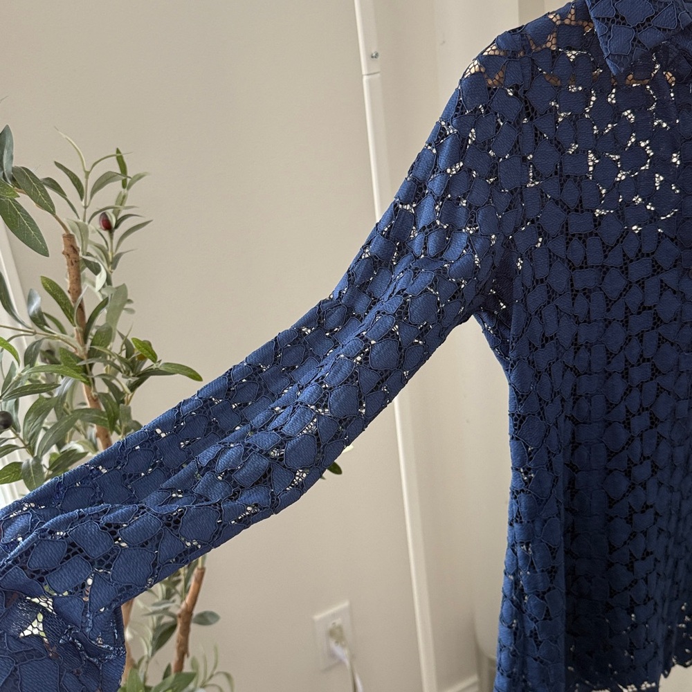 Ellie Tahari Geo Lace Button Shirt Sea Blue Size XS - Picture 4 of 14